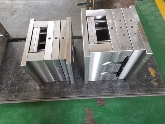 Customized Colors Multi Cavity Plastic Blow Molding Mold with 300000-500000 Shots Life